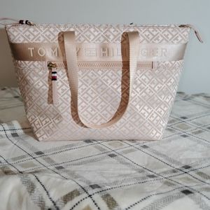Tommy Hilfiger Tote